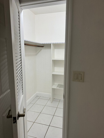 Building Photo - 1014 Salzedo St