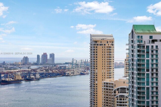 Building Photo - 200 Biscayne Blvd Way