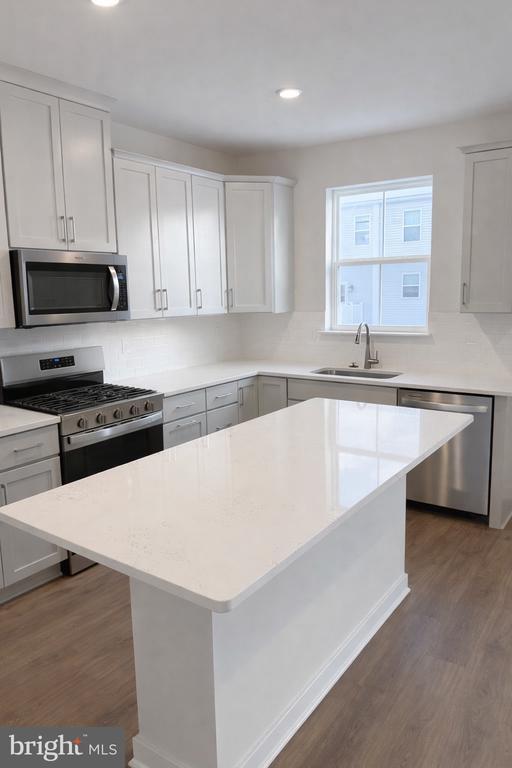 Building Photo - 735 Platinum Dr