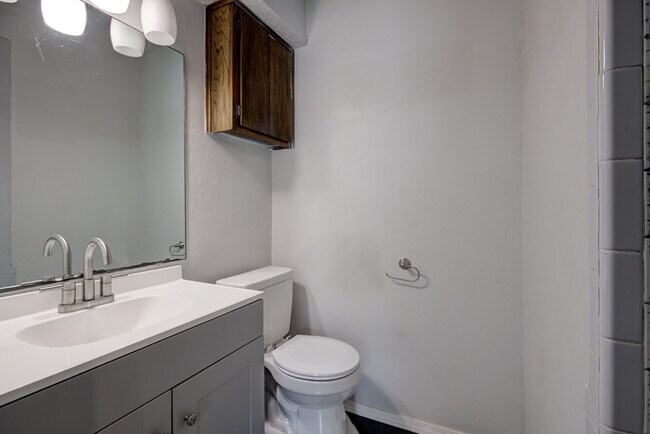 Building Photo - 1707 Ridgemont Cir