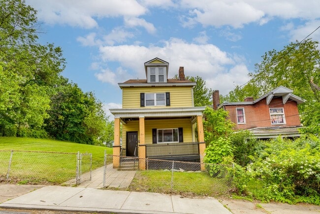 Building Photo - Fully Renovated 3BR/2BA Gem in the Heart o...