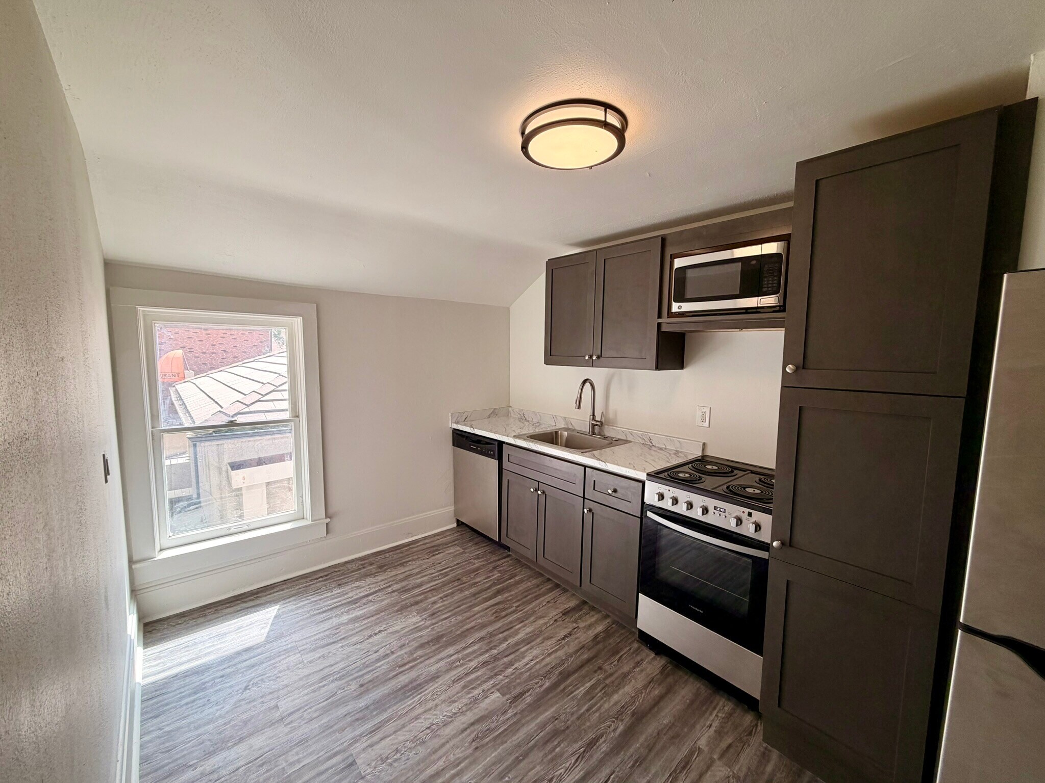 Building Photo - 319 Jerry St