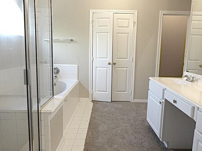 Building Photo - 2906 Tara Gables Ct