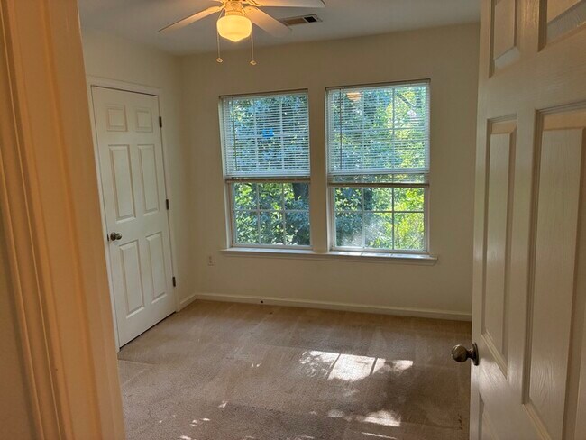 Building Photo - Nice 3 bedroom 2 bathroom home in North Little Rock