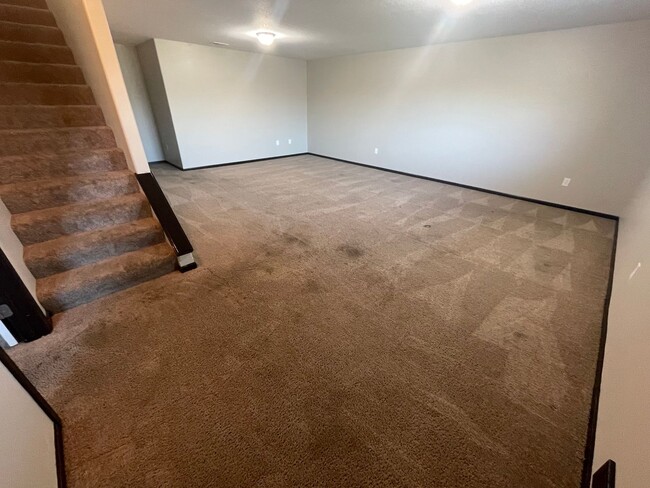 Building Photo - 2022/26 E Village Estates Dr