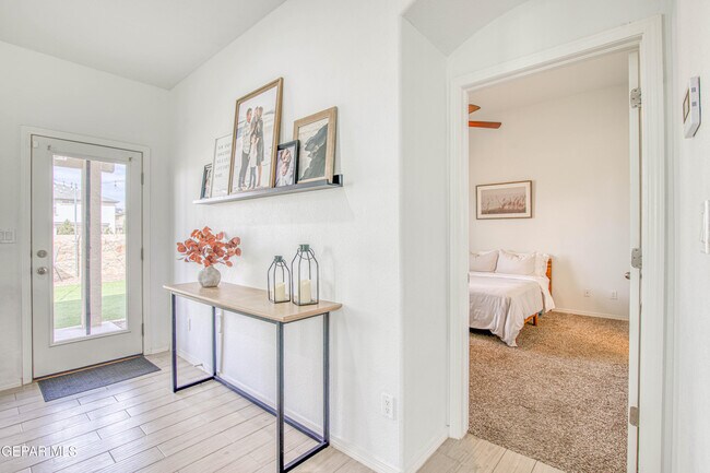 Building Photo - 7517 Red Cedar Dr