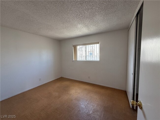 Building Photo - 2206 Sunnyslope Ave