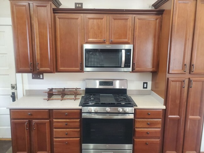 Building Photo - 205-205 N Spring St