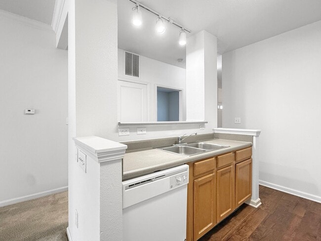 Building Photo - Grand Lakeside Escape: Spacious 3-Bedroom Retreat in Lakeshore Community