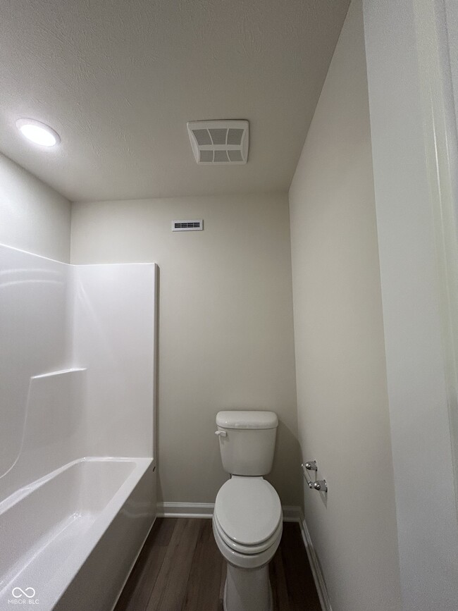 Building Photo - 9755 Behner Dr