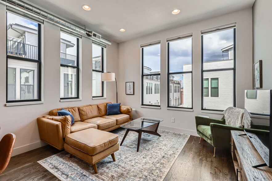 Primary Photo - 965 33rd St