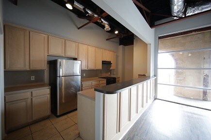 Building Photo - 319 N Mesquite St