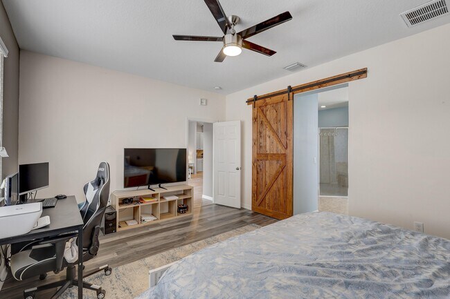 Building Photo - 11320 Scribner Station Ln