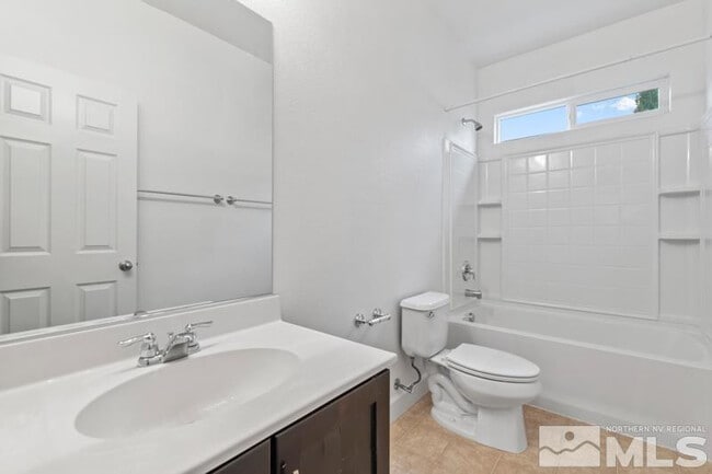 Building Photo - 365 Pesaro Way