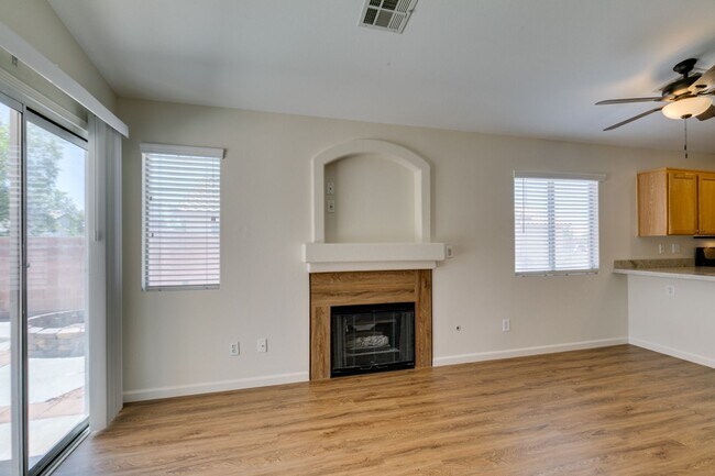 Building Photo - 3-Bedroom Home with Upgraded Cooling & Gre...