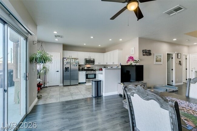 Building Photo - 3816 Hollycroft Dr