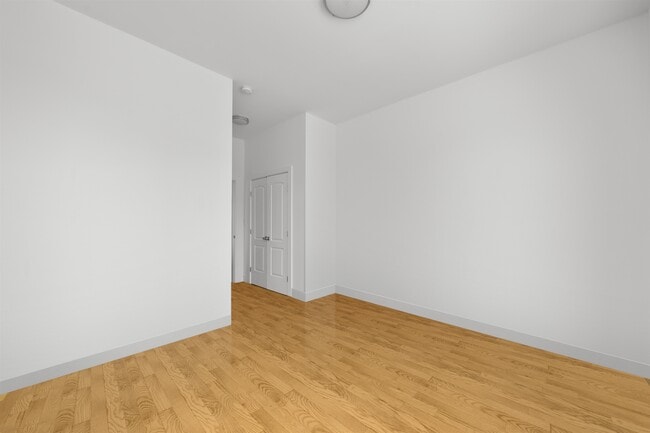 Building Photo - 409 Broadway