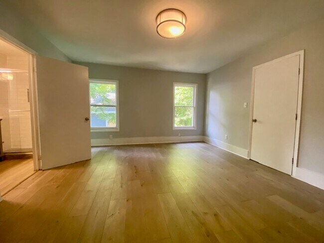 Building Photo - 2401 Darien St