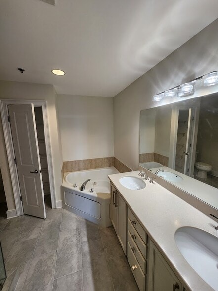 Master Bathroom - 285 Centennial Olympic Park Dr NW