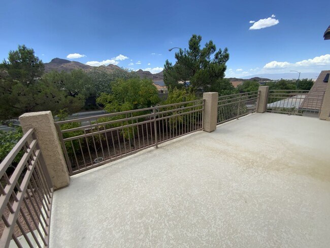 Building Photo - 4 bedrooms and 2.5 bathrooms 2-story home located in Henderson, NV!