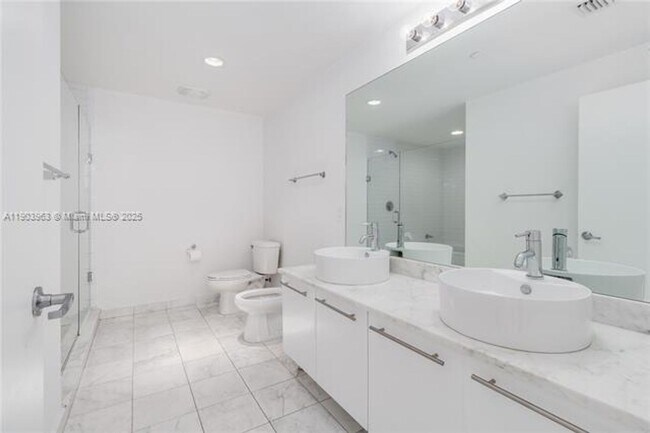 Building Photo - 888 Biscayne Blvd