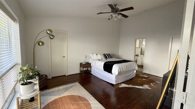 Building Photo - 2918 Commerce St