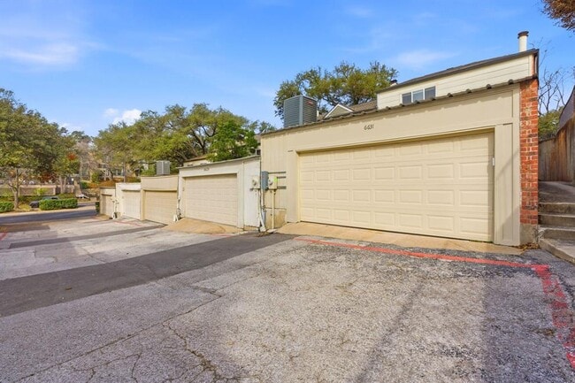 Building Photo - 6631 Valleyside Rd