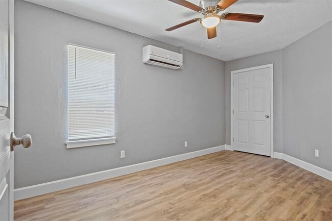 Building Photo - 1704 Cairo Ave