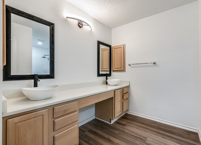 Building Photo - Recently Rehabbed Spacious Two Story in Convenient and Popular Huntington Place