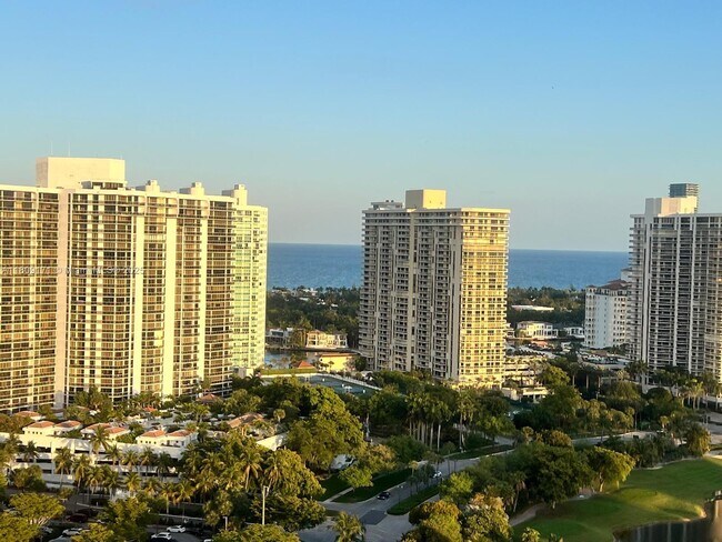 Building Photo - 3625 N Country Club Dr