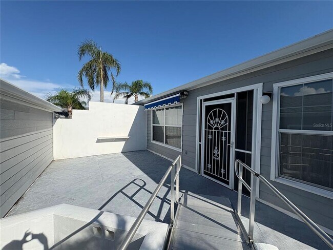 Building Photo - 1011 Pelican Ct