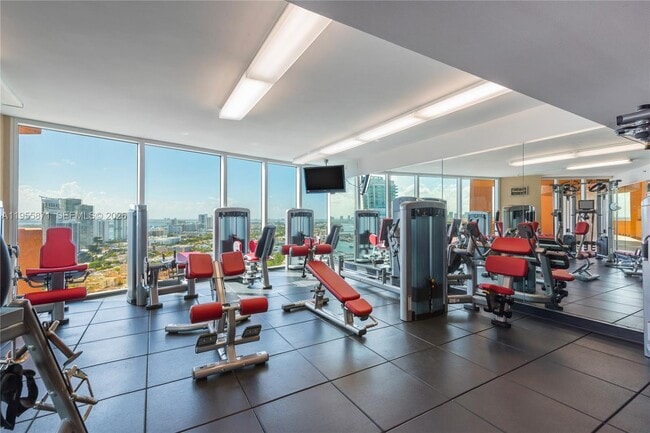 Building Photo - 300 South Pointe Dr