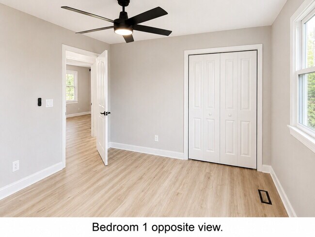 Building Photo - NO HOA!!! Pet Friendly!