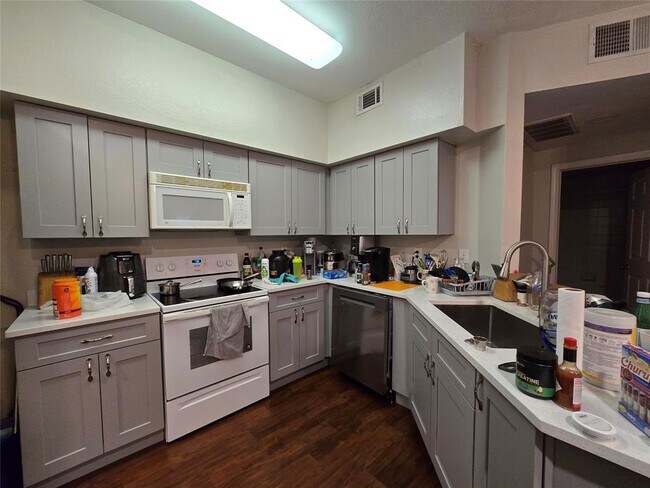 Building Photo - 2320 Gracy Farms Ln