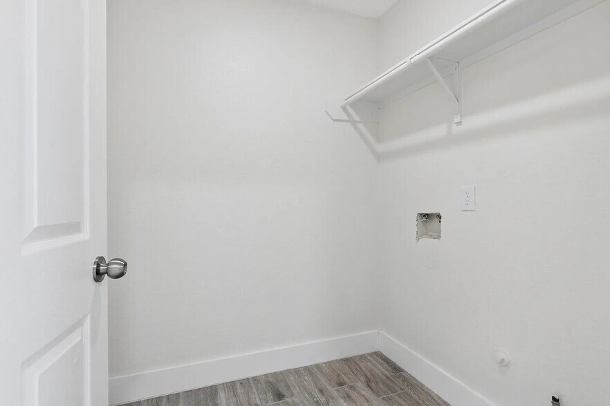 Building Photo - 17910 Royal Gate Ln