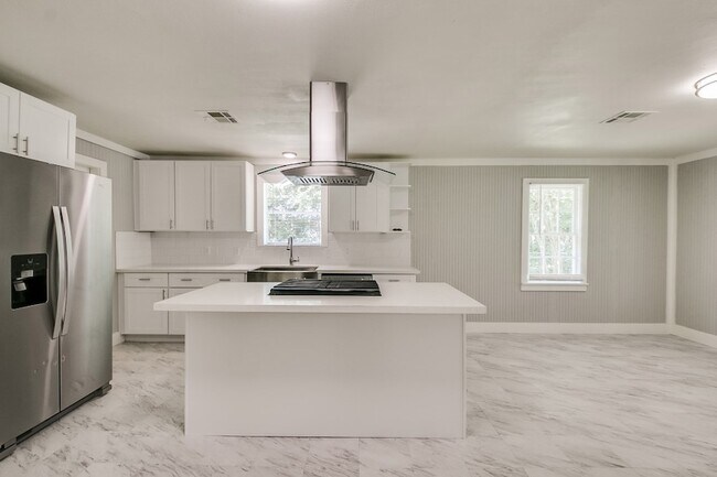 Building Photo - 3901 McKinney Dr