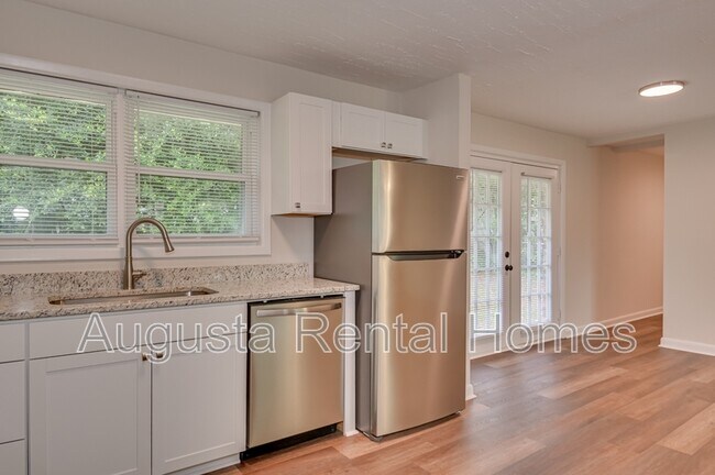 Building Photo - 1406 Ridgewood Dr