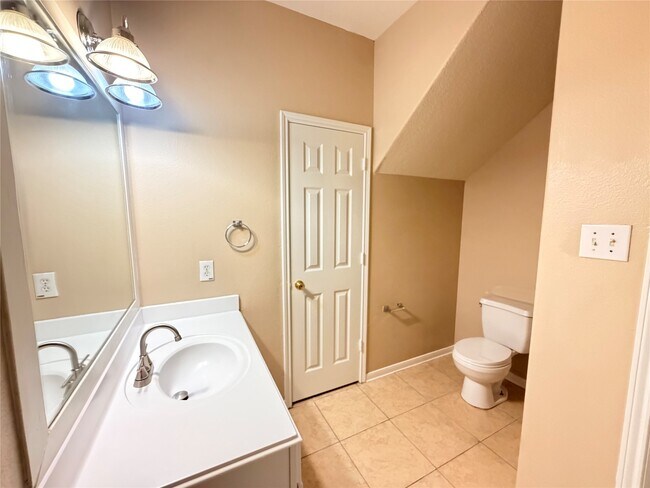 Building Photo - 15423 Fir Woods Ln