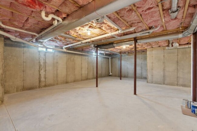 Building Photo - 2 Lodge Dr