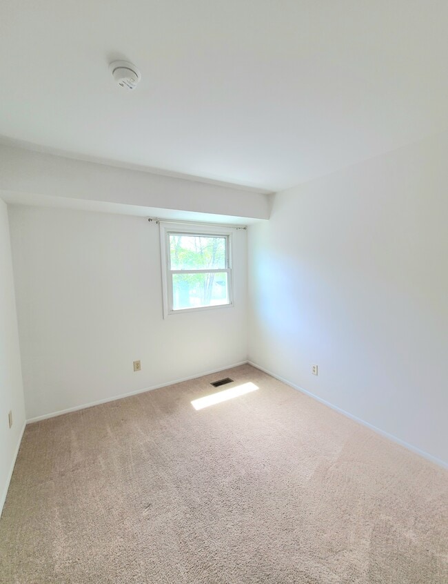 Building Photo - 404 Briarwood Ct