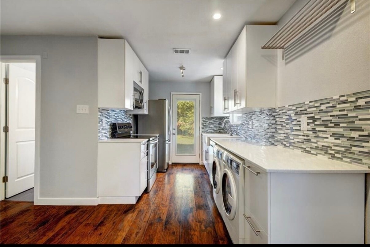 Building Photo - 1120 Estes Ave