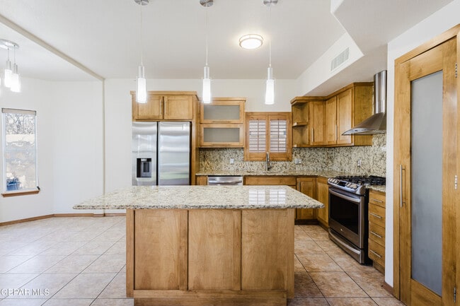Building Photo - 3733 Tierra Campa Dr