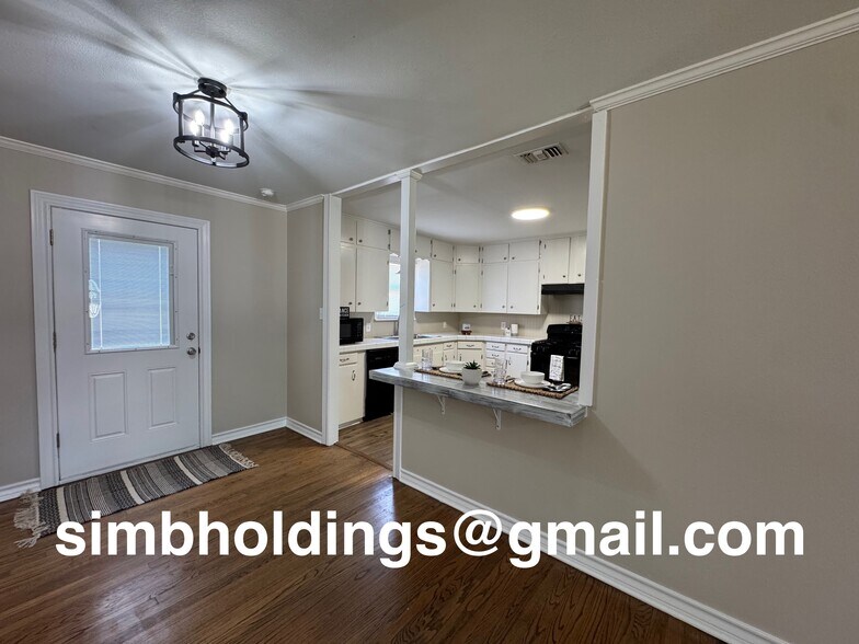 Building Photo - 337 River Oaks St
