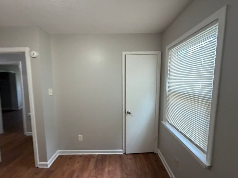 Building Photo - 1507 Mary Jane Ave