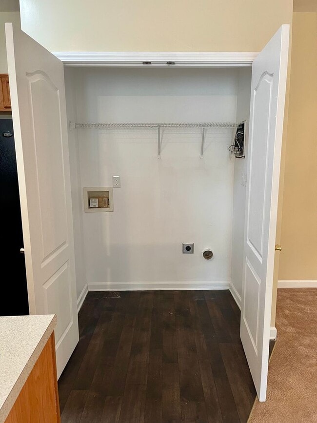 Building Photo - Newly Renovated 3 Bedroom Condo at a GREAT Price!