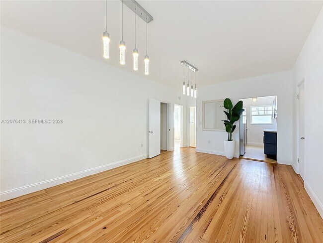 Building Photo - 2463 Pine Tree Dr