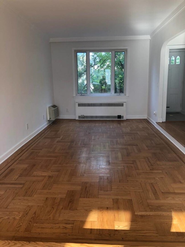 Building Photo - 166 Langham St