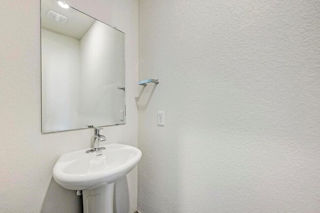 Building Photo - 2120 Ettalee Ct