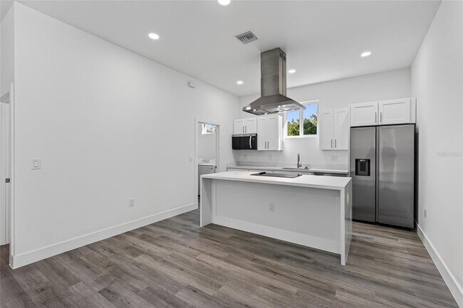 Building Photo - 511 Sweetwater Dr