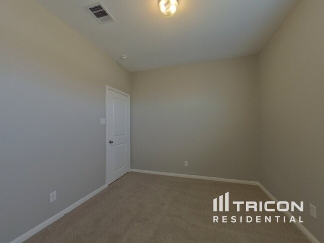 Building Photo - 14090 Waukegan Way S